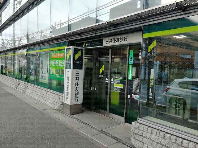 三井住友銀行入口の画像