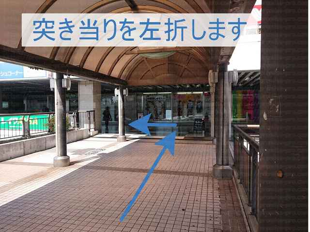 ビル入口の画像