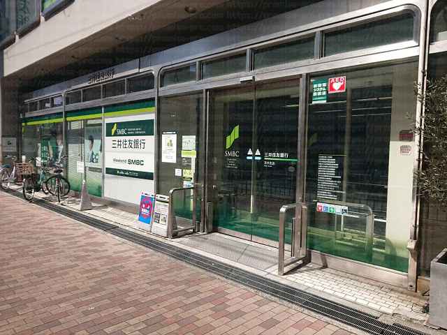 三井住友銀行入口の画像