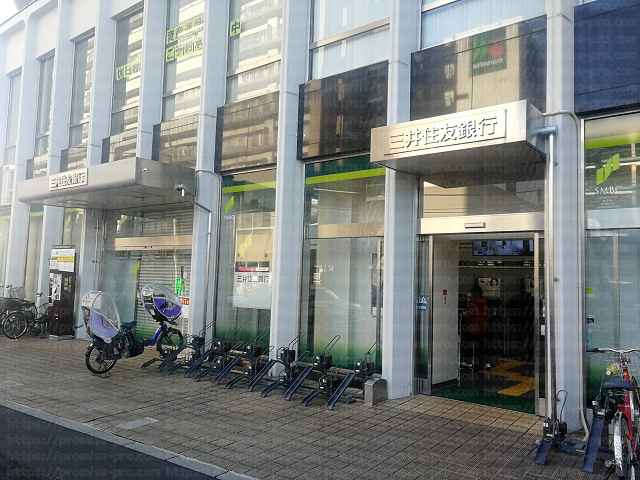 三井住友銀行入口の画像