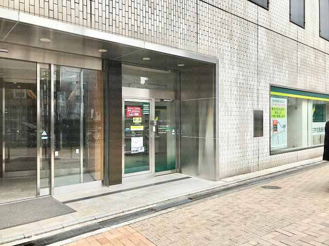 三井住友銀行入口の画像