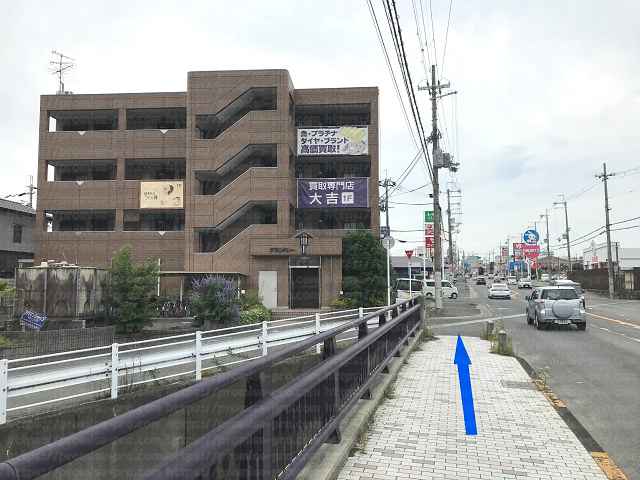 橋の上の画像