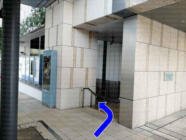 エスカレーター手前の画像
