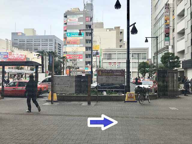 駅前ロータリーの画像