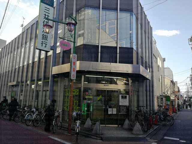 三井住友銀行入口の画像