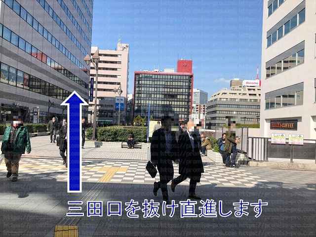 左手に田町センタービルの画像