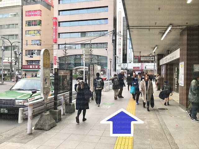 な南口改札を右に曲がった画像