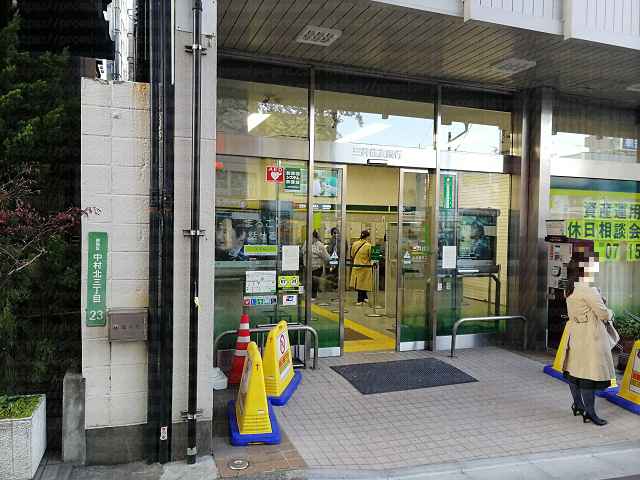 三井住友銀行入口の画像