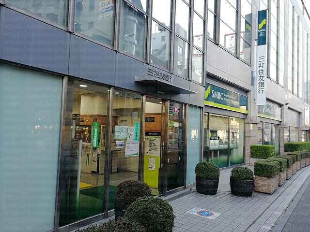 三井住友銀行入口の画像