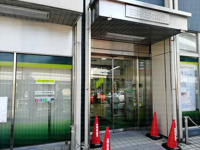 三井住友銀行入口の画像