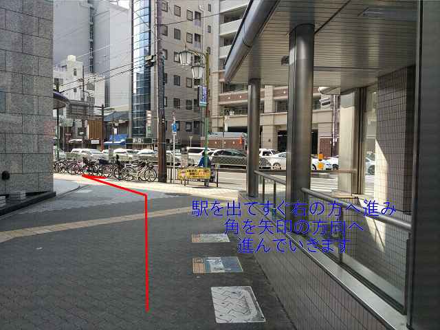 4番出口右側の通路の画像