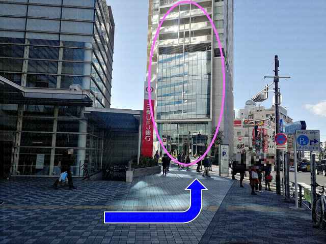 大きな建物の画像