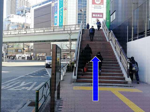 歩道橋の階段の画像