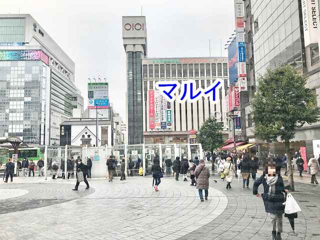正面に丸井の画像