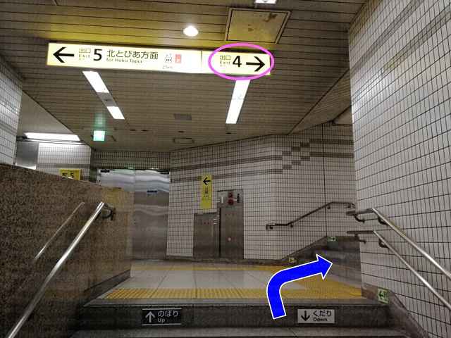 4番出口に出る階段の画像