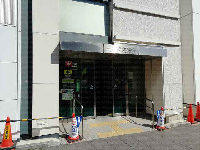 三井住友銀行入口の画像