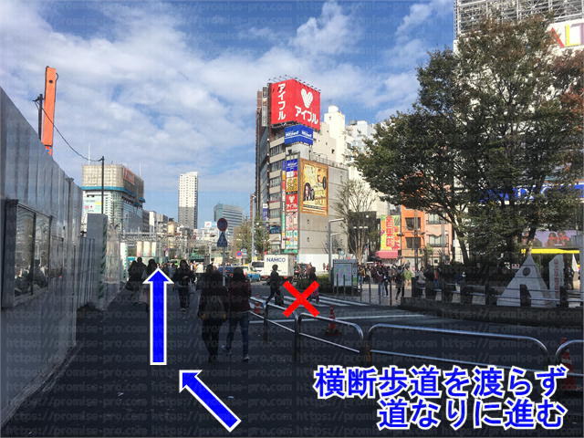 新宿東口、左は新宿西口右はスタジオアルタの画像