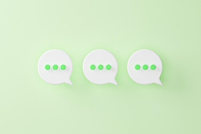 3つ並んだ吹き出しのアイコン