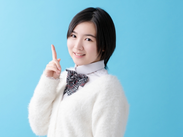 笑顔でこちらを向いている女子高生