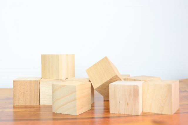 崩れる積み木