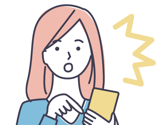 スマホを見て驚いている女性