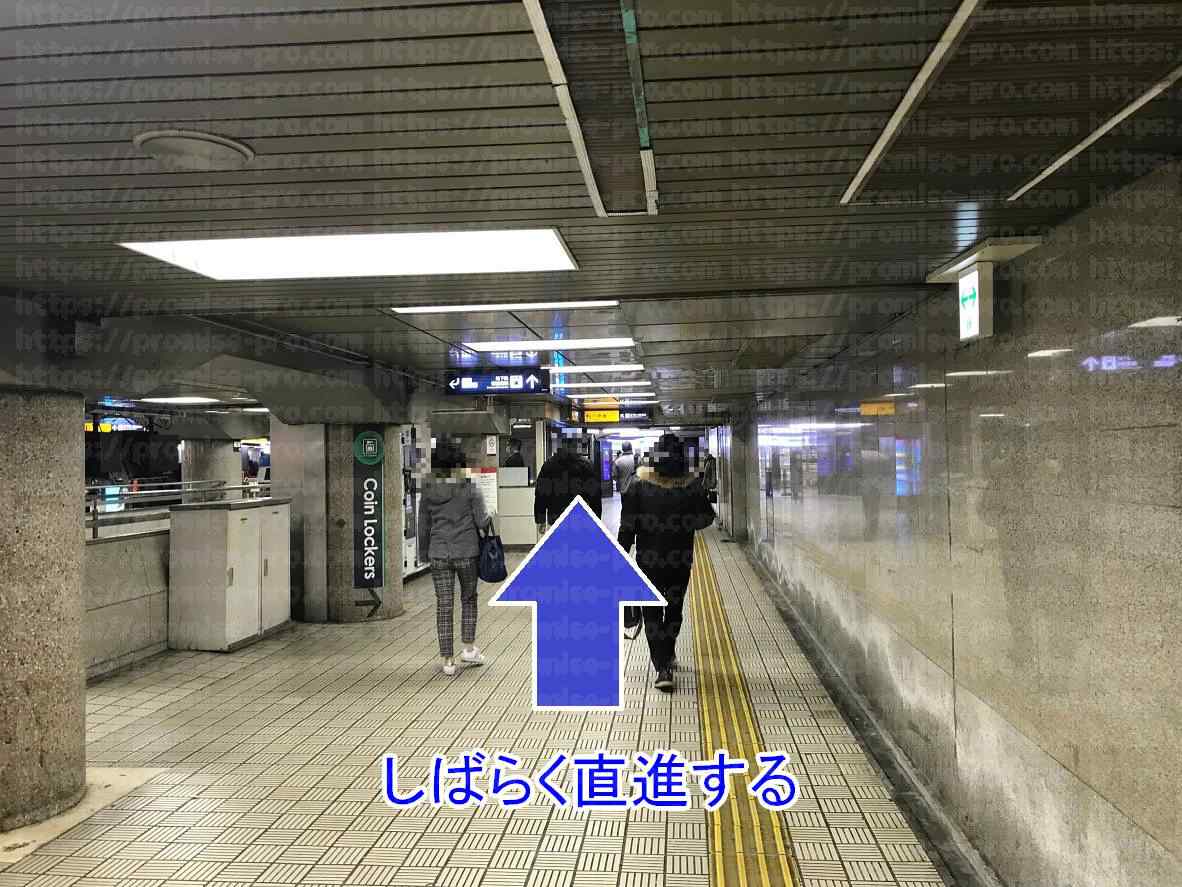 駅通路の画像