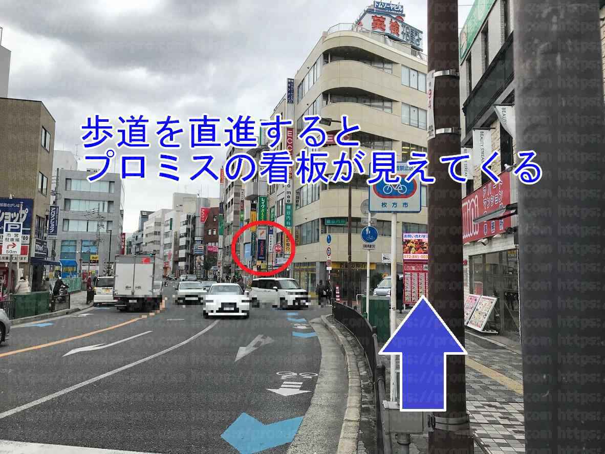  交差点先の歩道画像