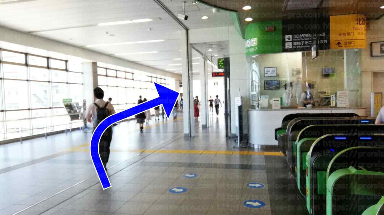 改札出口の画像