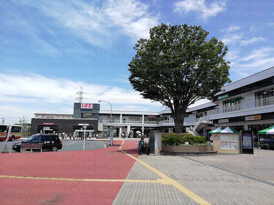 駅ロータリーの画像"