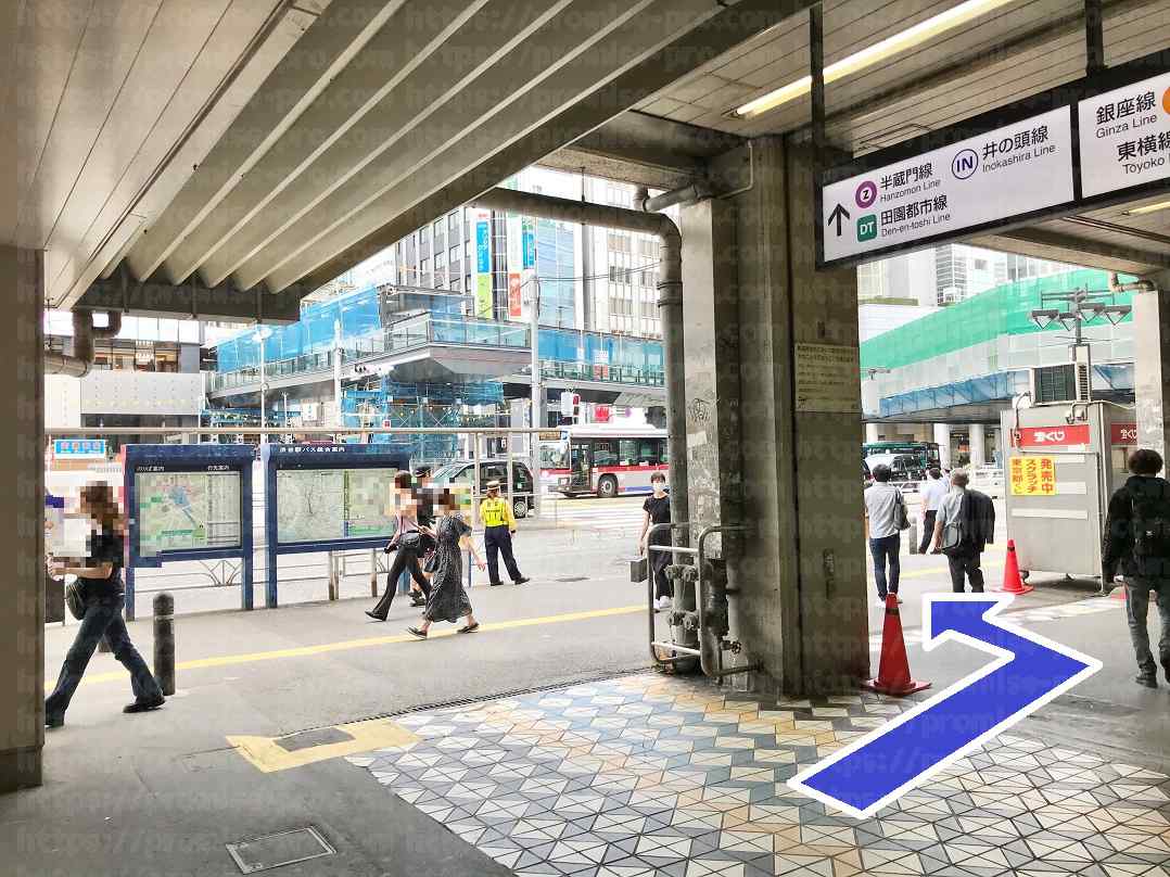 駅外の画像