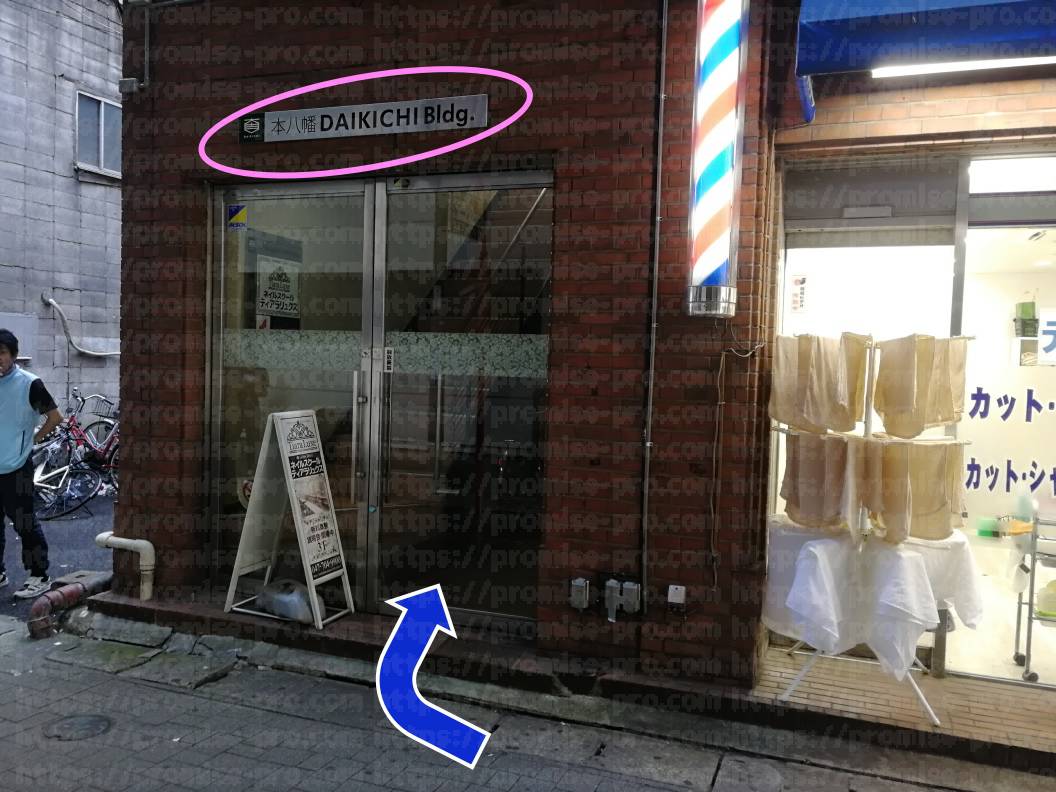 ビル入口の画像