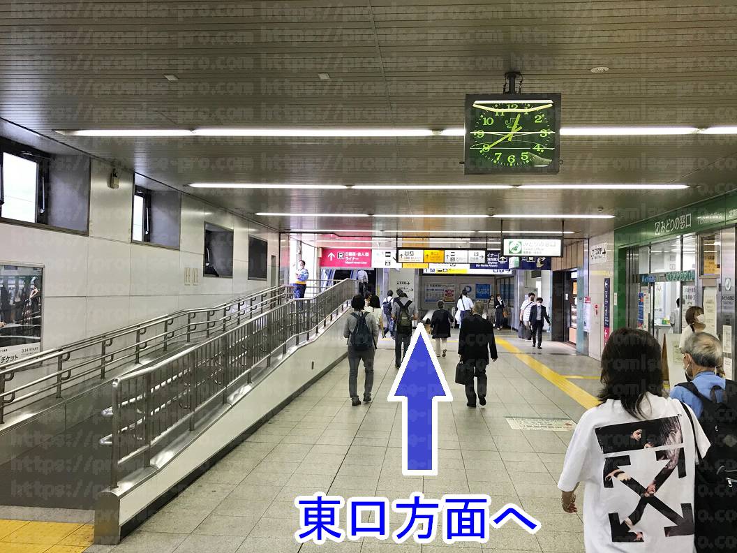 東口方面通路の画像