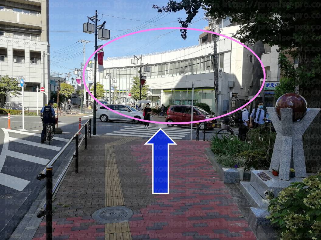 横断歩道付近の画像