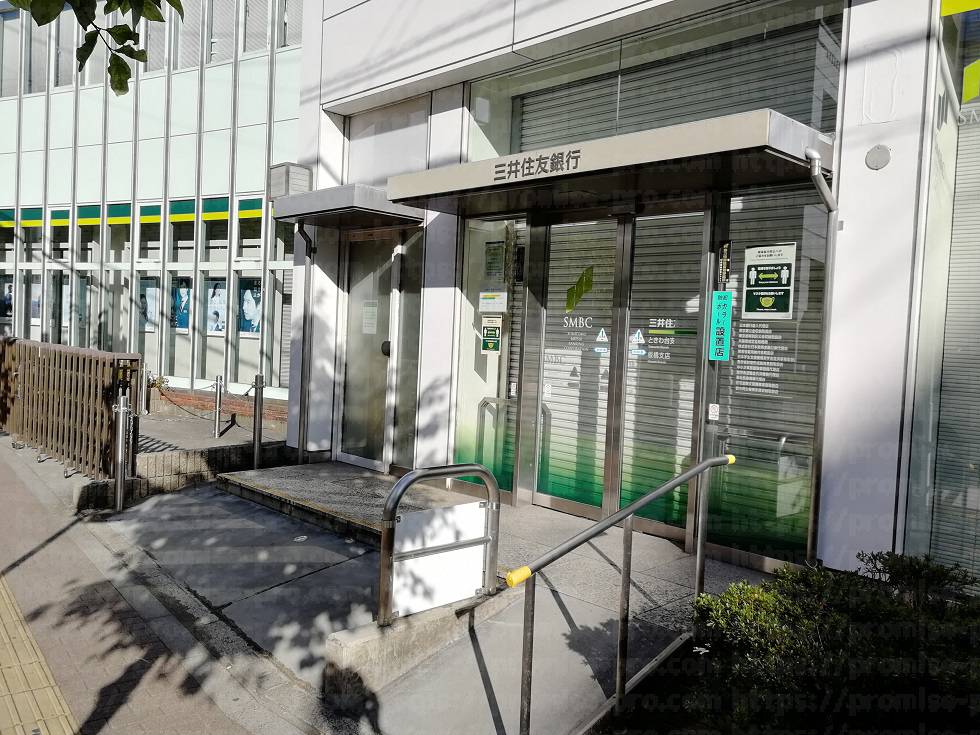 三井住友銀行入口の画像