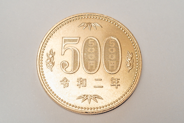 令和2年500円玉