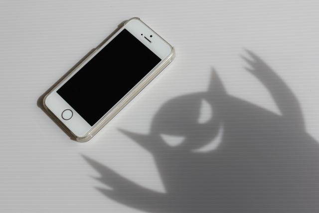 スマホに忍び寄る影