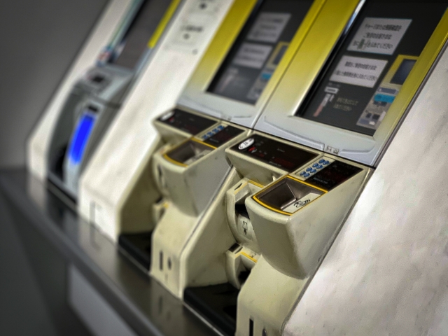 2台並んだ運賃精算機