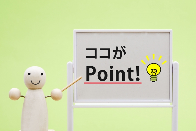 ホワイトボードに書かれたPOINTの文字とそれを指しているマスコット
