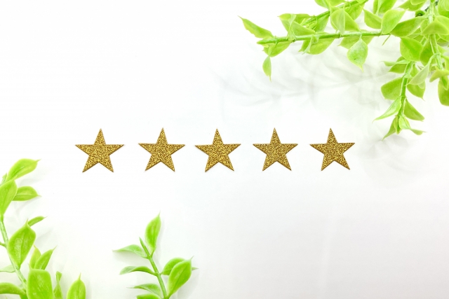 5つ並んだ金色の星マーク