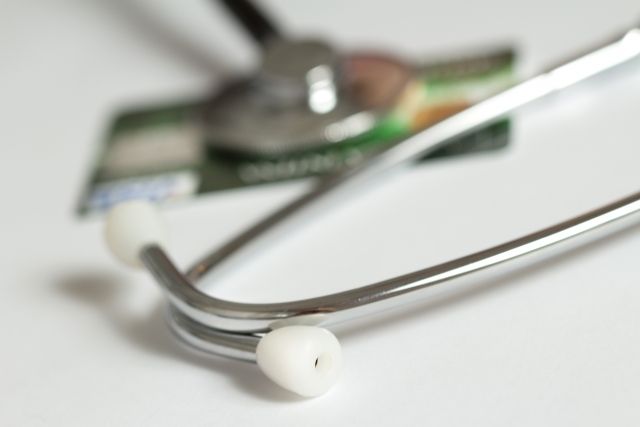 カードと聴診器