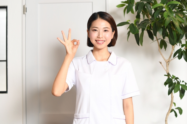 OKサインの歯科助手